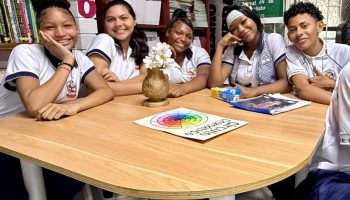 CORPOURABA fortalece la educación ambiental sobre el agua subterránea en Carepa y Chigorodó.