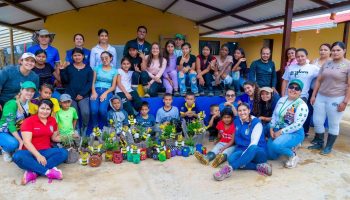 En Urrao, CORPOURABA y aliados impulsan jornada de educación ambiental y reciclaje con comunidad educativa.